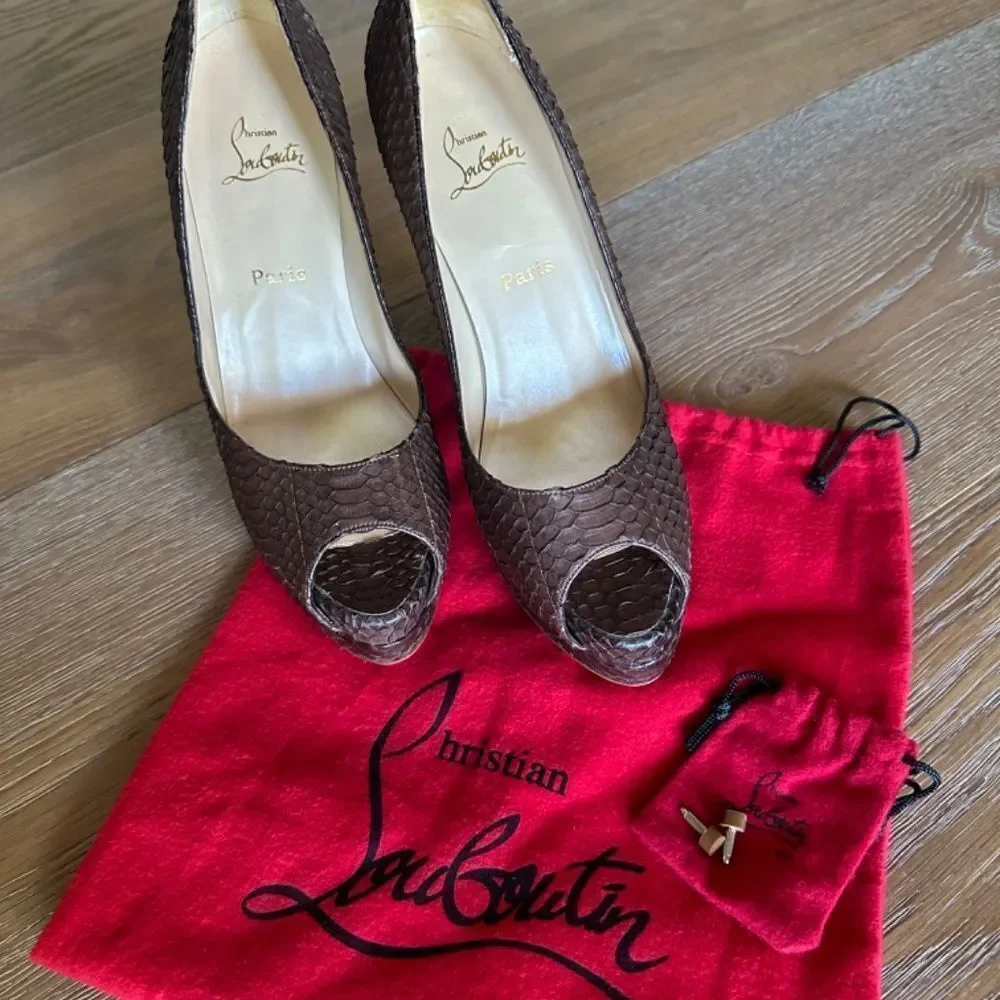 Christian Louboutin details features